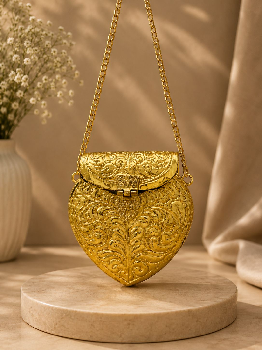 Gold metal clutch