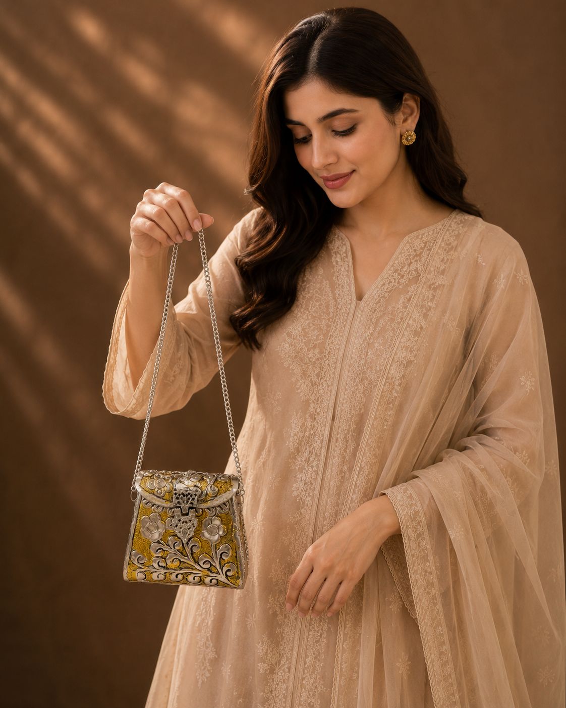 gold dress clutch Silver Metal | Dual Tone Evening Bag Color:Hot Pink with Red Embroidery meticulously crafted in a POIZON Black & Gold Bedroom