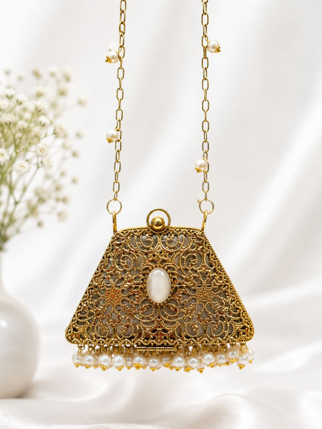 Gold metal clutch